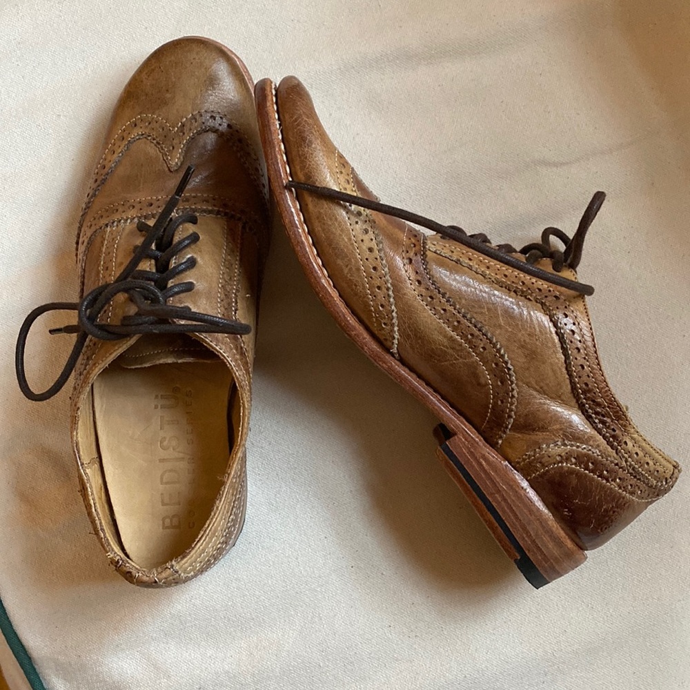 Handcrafted leather oxford shoes
